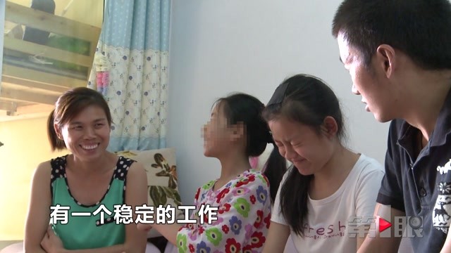 女孩换上先天性耳聋 父亲辞职陪其练4年发音