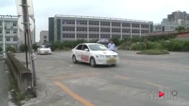 驾校教练无驾照 多项违法还带学员