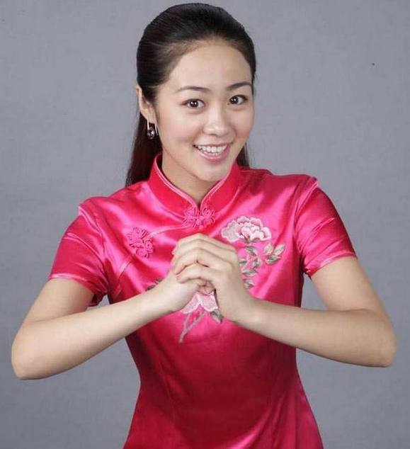 毕畅学舞蹈出身,在赵本山的众多女弟子中属于能歌善舞类型的.
