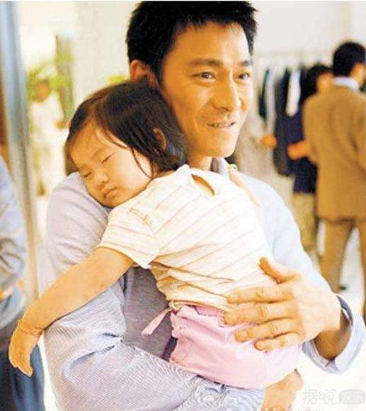 郭富城刘德华庾澄庆等老来得子男星中,最后一位最让人