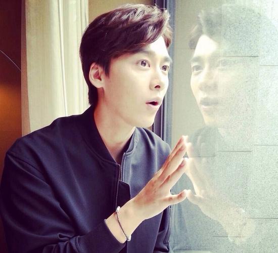 王菲曾用艺名王靖雯,还有哪些明星改过名字?