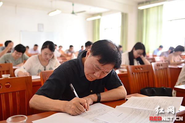 湖南启动国家工作人员学法考试 预计180万人参