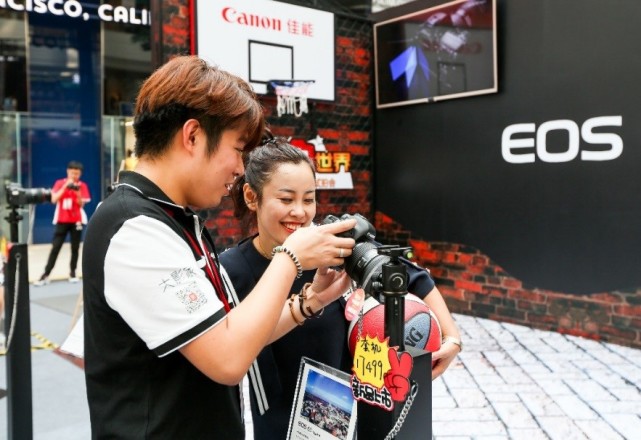 EOS 6D2亮相活动,高感出色4K延时拍摄好玩