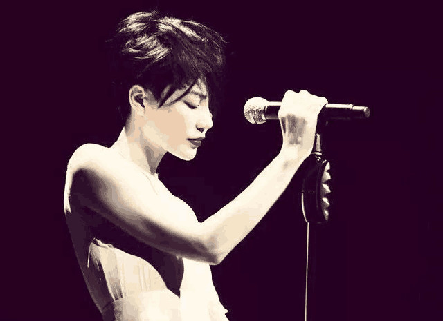 王菲曾用艺名王靖雯,还有哪些明星改过名字?