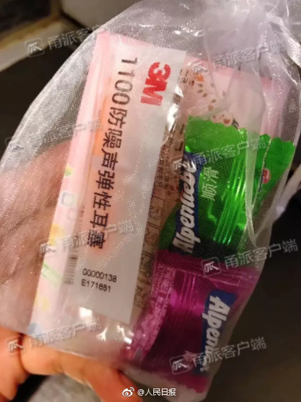宁波妈妈担心孩子哭闹 给同机乘客发耳塞和糖