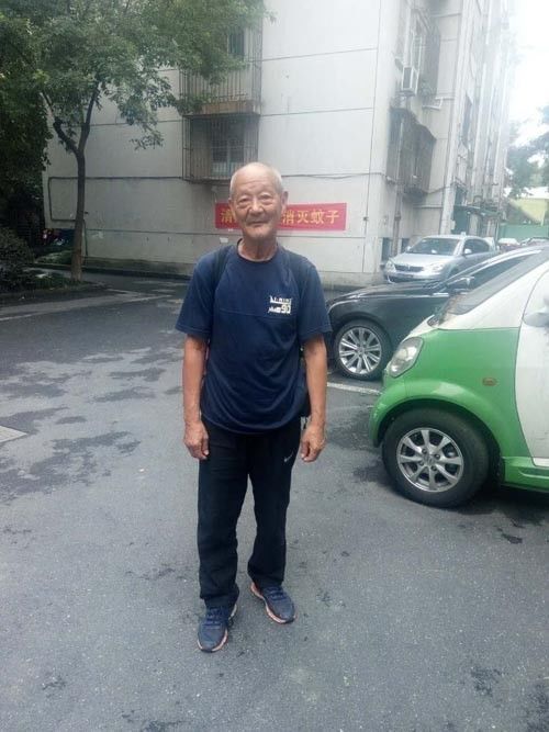 杭州76岁“老顽童”23天游遍中国18城 只花3800元