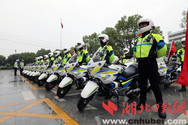 帅气!孝感首支骑警机动队闪亮登场