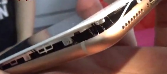 首例！iPhone 8P充电中突然爆裂