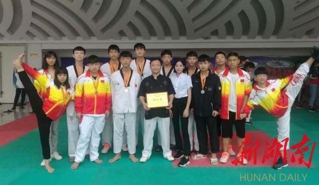 运动会靖州摘48金 中学生破跳高记录