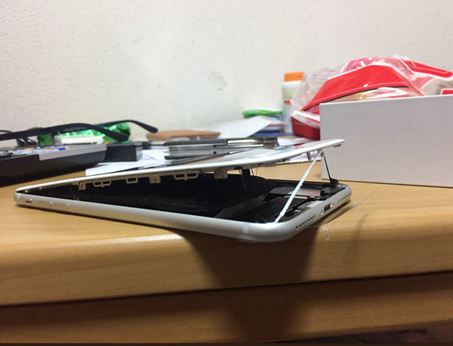 一文读懂iPhone 8爆裂事件 电池可能被冤枉了(组图) - 2