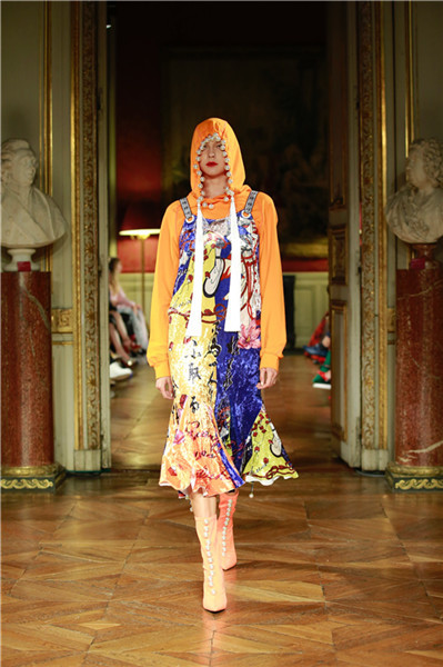 汉字服走红巴黎时装周 引发时尚圈新一轮中国