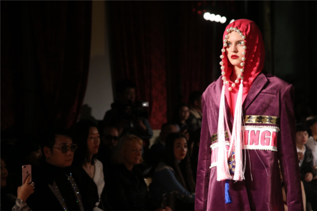 汉字服走红巴黎时装周 引发时尚圈新一轮中国