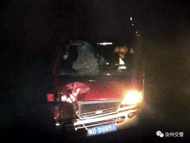 汝州一司机深夜肇事后逃逸 现场遗落碎片成唯