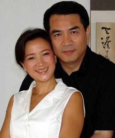 琼女郎<em>何音</em>低调再婚 曾与黄志忠育有一子_娱