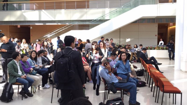 教授获得诺贝尔经济学奖 芝加哥大学开庆祝大