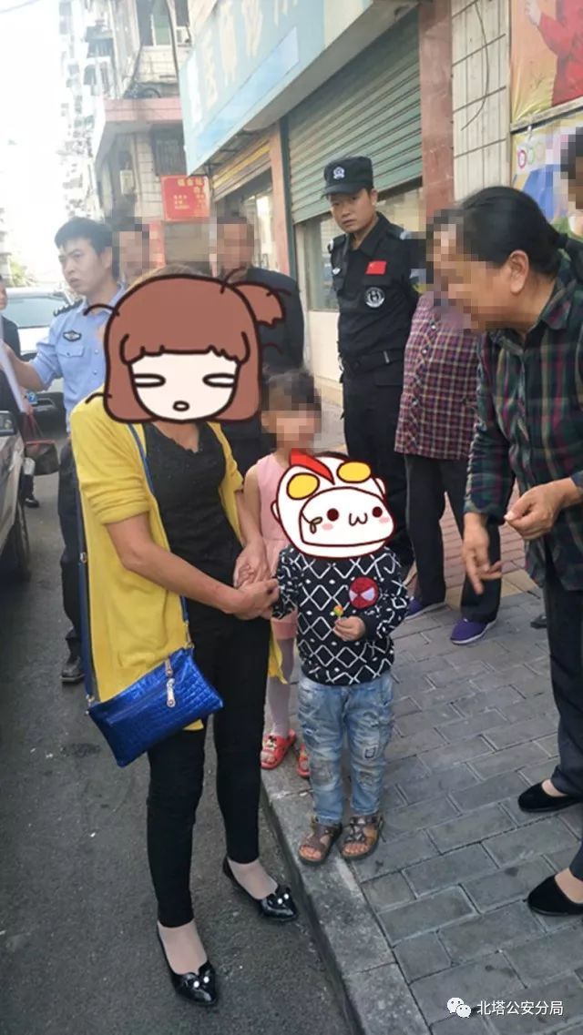 邵阳2岁男孩逛街时走丢 热心民警助其找到家人