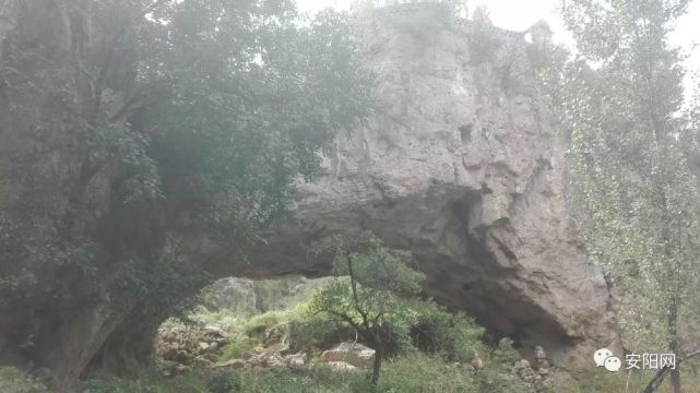 林州发现巨大天生桥 桥龄1500岁跨度内经约25米