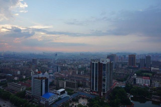 娄底多举措降低企业税费负担 全面落实税费体