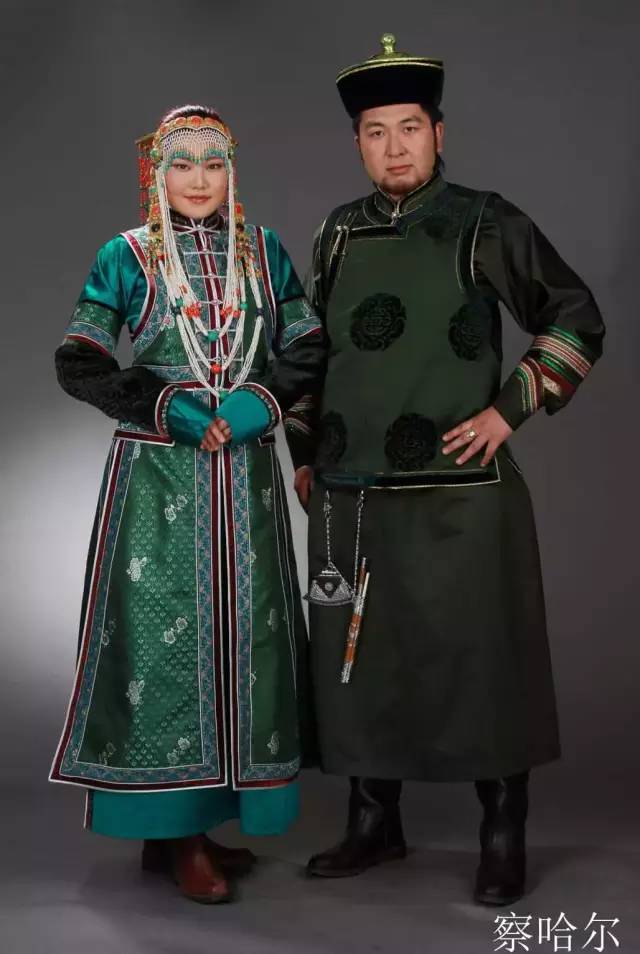 的服饰,分别为:翁牛特,察哈尔,乌拉特,和硕特,阿巴嘎,扎赉特,布里亚特