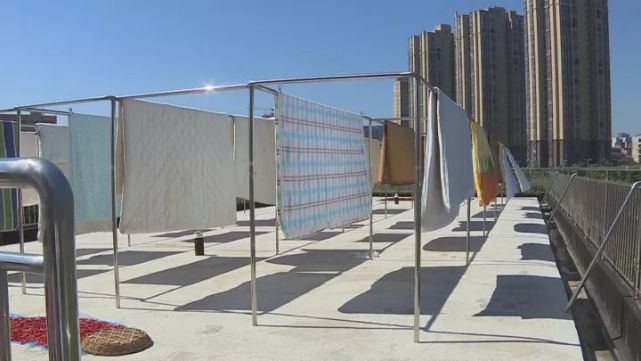 株洲荷塘区一小区物业撤离 八旬大爷收拾烂摊