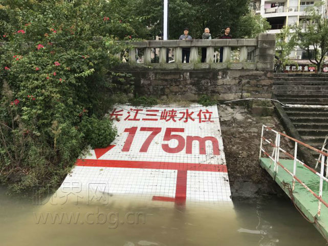 三峡库区蓄水抵近175米长江航道变身水上高速通道