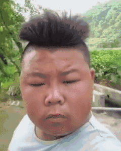 gif搞笑趣图:姑娘,还没男朋友吧!饭量太大了!