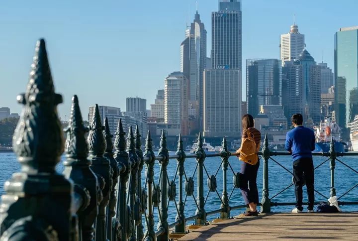 13岁女孩代写作业被举报,别让穷孩子思维危