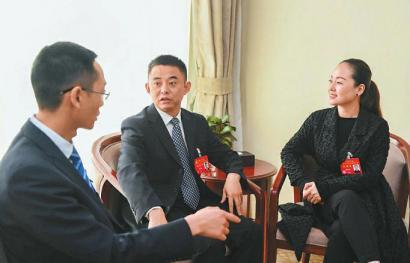 党的十九大四川团代表热议极不平凡的五年发展成就(图3)
