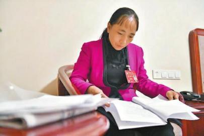 党的十九大四川团代表热议极不平凡的五年发展成就(图5)
