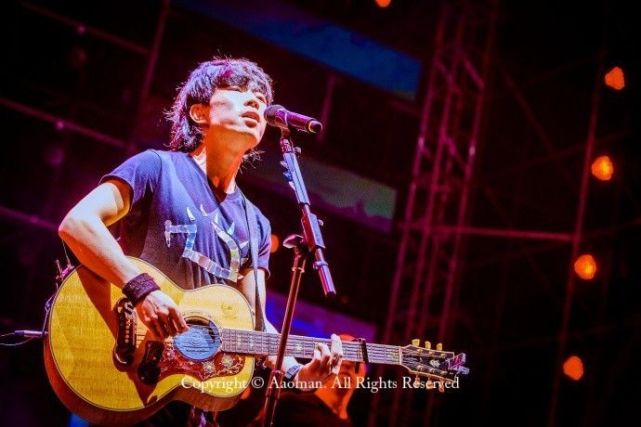 民谣歌手赵雷,他不止会唱《南方姑娘》