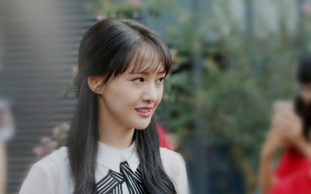 《青春斗》发布会郑爽C位亮相,虽然腿细吸睛可