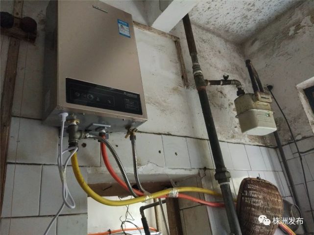 株洲一户居民错把水管接入燃气管 致820户家庭