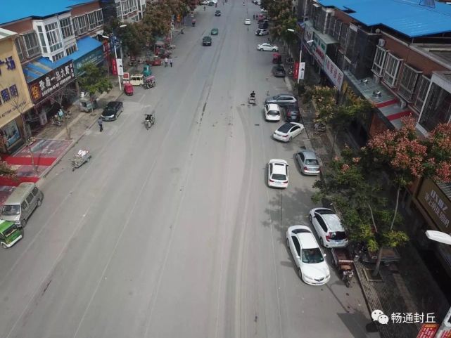 司机注意!封丘城区请不要乱停乱放 否则罚款