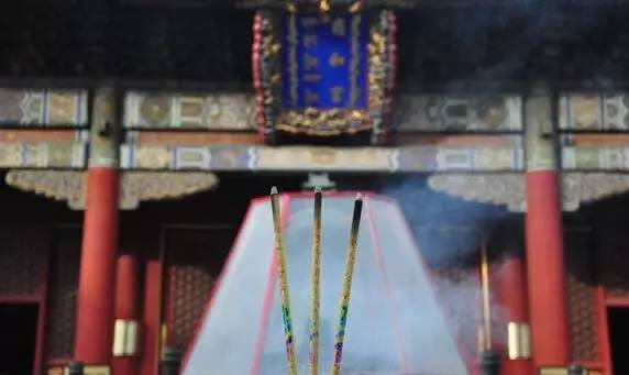 给神明上香香的形状告诉你吉凶