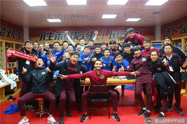 客场2:1力克延边!河南建业提前两轮实现保级