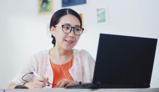 网上直播授课催生新职业 网师 有人预售课程1