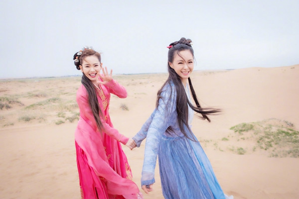 戚薇生日沈梦辰送祝福,微博晒了一组照片,粉丝