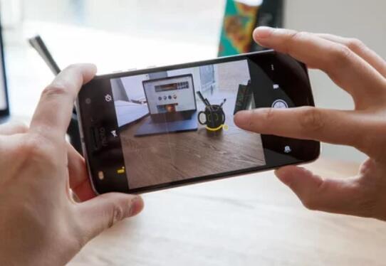 外媒给最好的大屏手机排了个名:有旗舰也有千