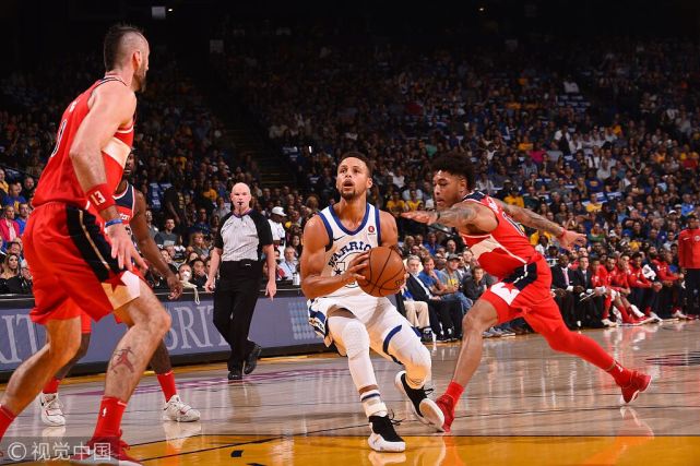 NBA-格林比尔抱摔遭驱逐 勇士逆转奇才