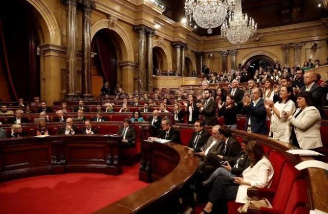 西班牙加泰独立成闹剧 欧洲分裂主义罪魁祸首