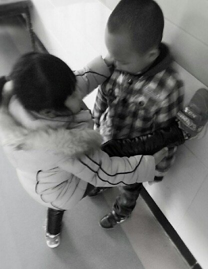 一字马壁咚 一脚拿下妹子 全程盯紧身材欣赏(图