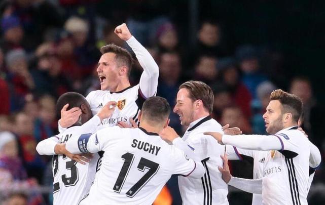 周三凌晨视频直播8场欧冠 曼联巴黎巴萨出战