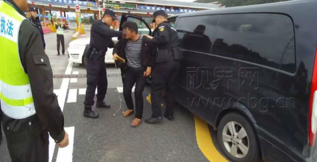 奔驰车跑黑车 或被罚10万