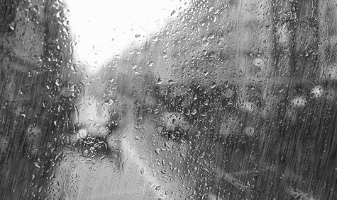 it"s raining heavily. there"s a heavy rain. 雨下得很大.
