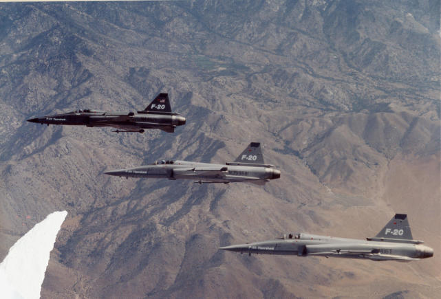 美国为盟友研制的战机连摔2架,没人敢买12