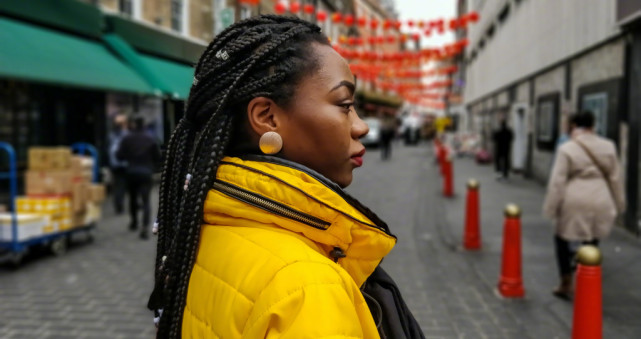 一加5T宣传海报暗示保留耳机插孔 新拍照样张曝光