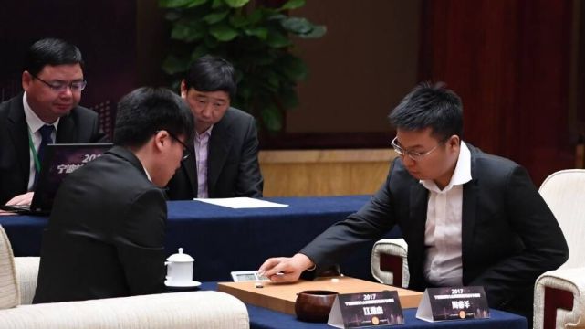 职业围棋手收入_国内最小女子职业围棋手：11岁定段成功(2)