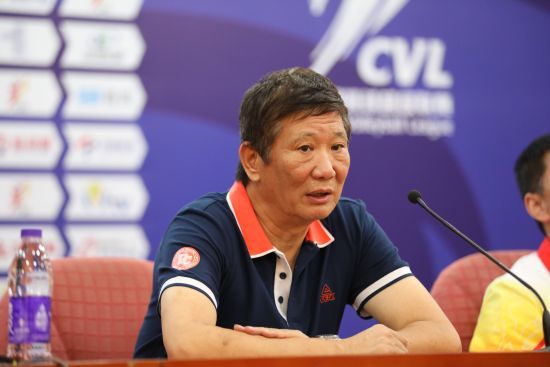 广东恒大女排3-0完胜四川 方岩不满队员松懈