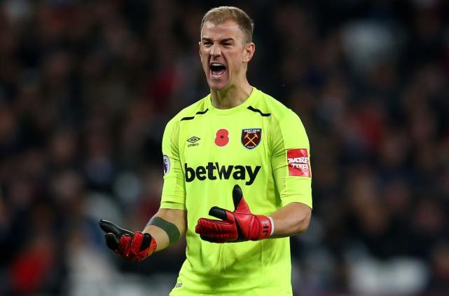 背锅侠!哈特18次对红军丢33球 瘫坐门前苦笑