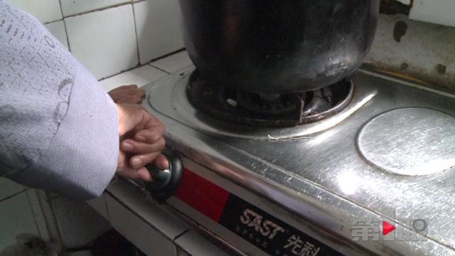 居民楼停气整整三天 竟是因为气管里进了水